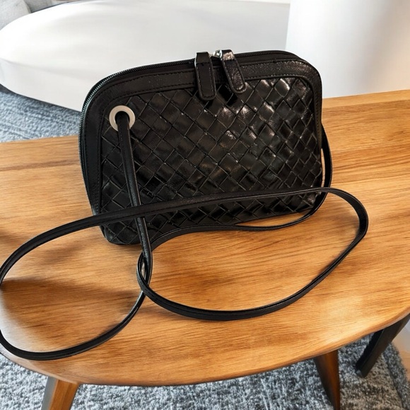 5 for $25!! Bo Bo Bags Black Woven Leather Crossbody - Picture 1 of 15